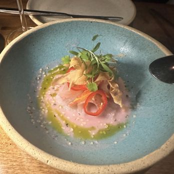 Verse - AGED YELLOWTAIL CRUDO - Leche De Tigre, Parsnip Chips, Fresno Peppers, Apricot - Seafood Near Me - Toluca Lake, California Verse - AGED YELLOWTAIL CRUDO - Leche De Tigre, Parsnip Chips, Fresno Peppers, Apricot - Seafood Near Me - Toluca Lake, California