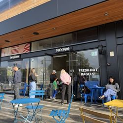 Pop's Bagels - Outside area