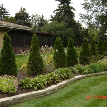 Sweeney's Custom Landscaping - a front yard - Landscaping Near Me - Villa Park, Illinois