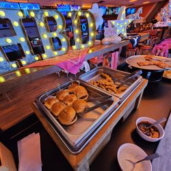 Sliders, tenders and pizza