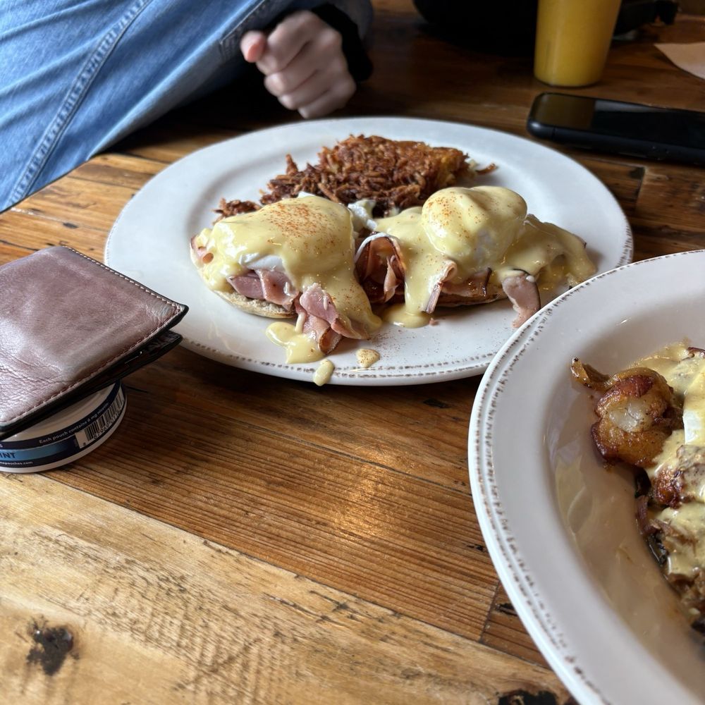 Eggs benny Eggs benny