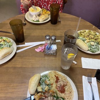 Purple Turnip - Couple lunch trios, pesto tortellini with chicken on the right, lunch special on the bottom - New American Near Me - Cleburne, Texas