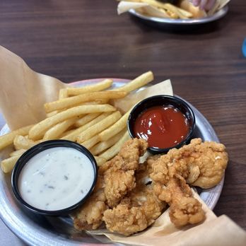 Boomers Irvine - Kids chicken tender meal - Amusement Parks Near Me - Irvine, California