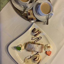 Gasthaus Kreuz - Strudel and coffee