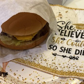 Everest Burgers - Burgers Near Me - Glendale, California