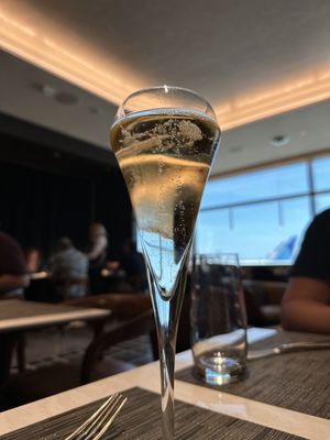 United Polaris Lounge by null