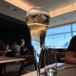 United Polaris Lounge - Some bubbly at the a la carte dining area