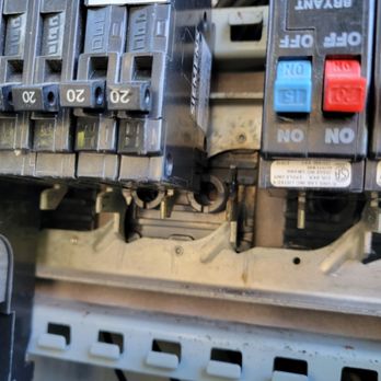 FMC Electric - Burned internal panel bus from mh series breakers, this will always happen, they must be removed - Electricians Near Me FMC Electric - Burned internal panel bus from mh series breakers, this will always happen, they must be removed - Electricians Near Me