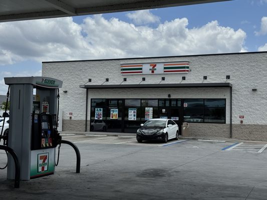 7-Eleven by null