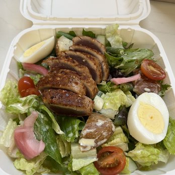 Mamahune's - Nicoise Salad - Tiki Bars Near Me - Kapaa, Hawaii