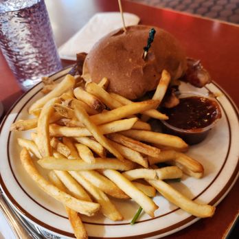 Bob’s Big Boy - Cheeseburger and fries - American Near Me - Burbank, California