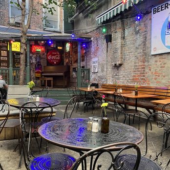 Arnolds Bar & Grill - Patio - Pubs Near Me - Cincinnati, Ohio Arnolds Bar & Grill - Patio - Pubs Near Me - Cincinnati, Ohio