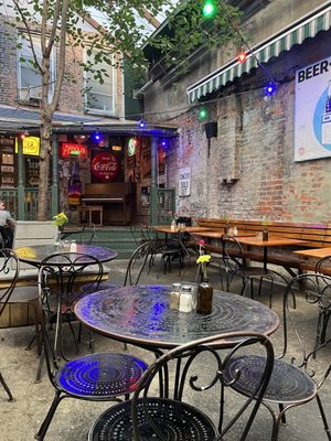 Arnold's Bar & Grill by null