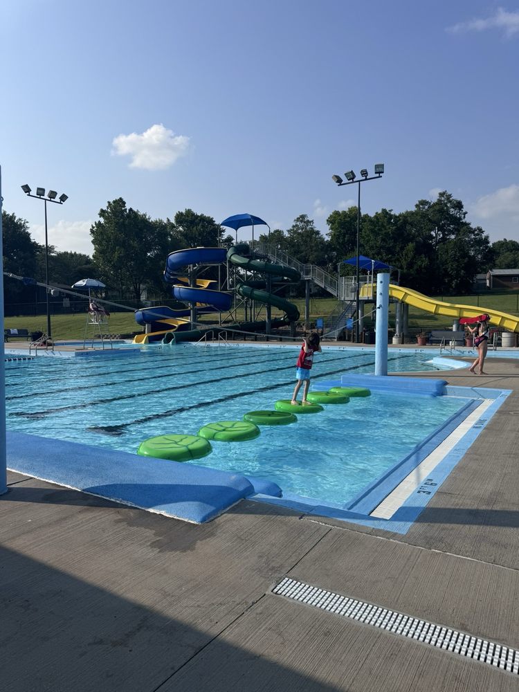 Paola Family Pool Logo