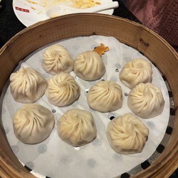 Din Tai Fung - Crab & Kurobuta Pork Xiao Long Bao (10 each) - Taiwanese Near Me - Arcadia, California Din Tai Fung - Crab & Kurobuta Pork Xiao Long Bao (10 each) - Taiwanese Near Me - Arcadia, California