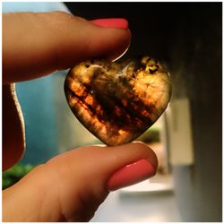 Reiki and Crystal Therapy with Shannon - Labradorite, a wonderful meditation stone