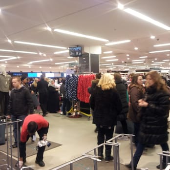 Primark - Ja, dat krijg je als je naar Primark gaat op de zondag voor kerst... zo druk kan het er dus zijn. Wees gewaarschuwd! - Children's Clothing Near Me - Rotterdam, ZH