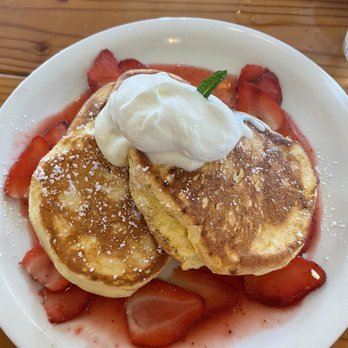 Cream Pot - fresh strawberry S pancake - Breakfast & Brunch Near Me - Honolulu, Hawaii Cream Pot - fresh strawberry S pancake - Breakfast & Brunch Near Me - Honolulu, Hawaii