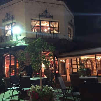 Douglaston Manor - Beautiful scenery from the outside - Venues & Event Spaces Near Me - Douglaston, New York