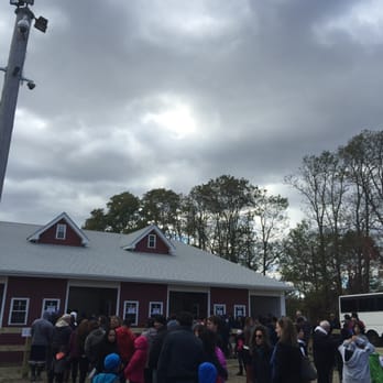 Barton Orchards - Full house - Farmers Market Near Me - Poughquag, New York