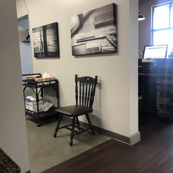 Elephant In The Room - Interior - Men's Hair Salons Near Me - Broken Arrow, Oklahoma