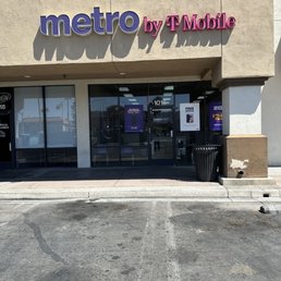 Exterior outside entrance of Metro by T-Mobile - Between Michi Ramen and Nail Envy - Henderson, Nevada Exterior outside entrance of Metro by T-Mobile - Between Michi Ramen and Nail Envy - Henderson, Nevada