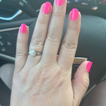 Design Nails Spa - Wan Sha did a great job with my manicure, this is regular polish on natural nails. - Nail Salons Near Me - Carol Stream, Illinois