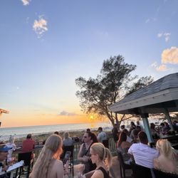 Crabby Bill's - Rooftop sunset views