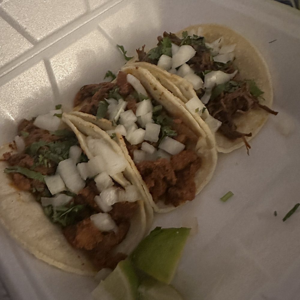 El Limon - Tacos Al pastor (middle and left) - Mexican Near Me - Philadelphia, Pennsylvania