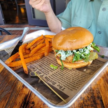 Whiskey 'N Rye Smokehouse - Crispy chicken sandwich - Barbeque Near Me - Solvang, California Whiskey 'N Rye Smokehouse - Crispy chicken sandwich - Barbeque Near Me - Solvang, California