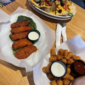The Dugout - Sports Bars Near Me - Simi Valley, California