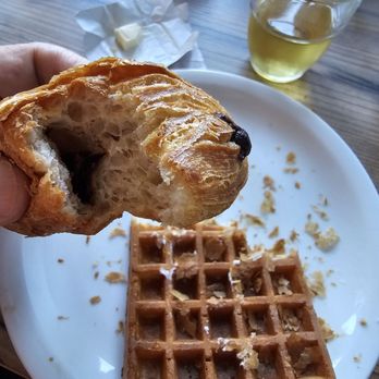 Ibis - Crispy exterior... croissants were flakey! - Hotels Near Me - Arles, 13