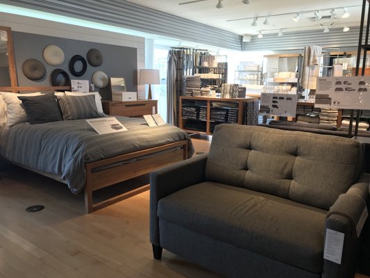 Crate & Barrel by null