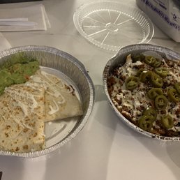 Quesadilla and Nachos con Carne al Gusto Quesadilla and Nachos con Carne al Gusto