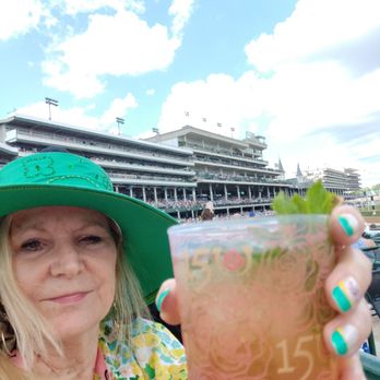 Churchill Downs - Mint Julip - Horse Racing Near Me - Louisville, Kentucky