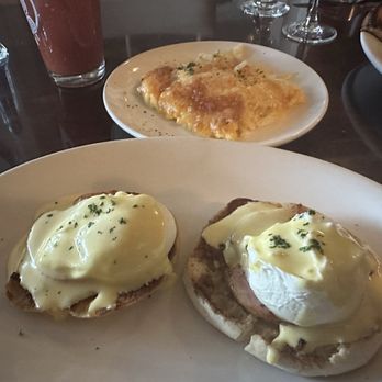 Big Tree Inn - Eggs Benny and side of cheesy hash browns - Hotels Near Me - Geneseo, New York