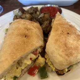 SALAMI, PEPPER & SCRAMBLED EGG SANDWICH SALAMI, PEPPER & SCRAMBLED EGG SANDWICH