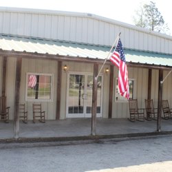 Kenny's Bar B Que - Outside