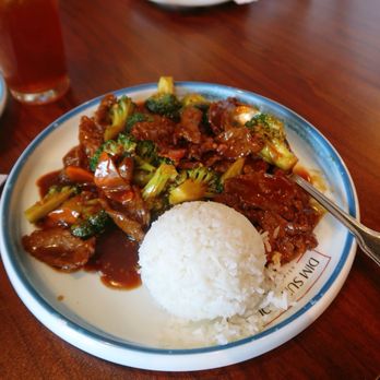 Dim Sum House - Lunch special Broccoli Beef $11.99 Fried tofu, zucchini, celery, water chestnut and bell pepper stir-fried in spicy Szechuan sauce. - Cantonese Near Me - Clermont, Florida