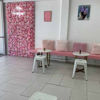 Thrills Soft Serve - Also has a cute ig worthy picture area - Ice Cream & Frozen Yogurt Near Me - Honolulu, Hawaii