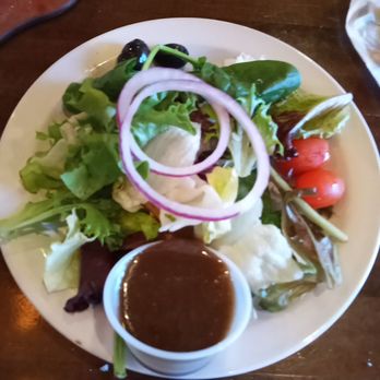 Francesco's Ristorante - Salad comes with entree, nice. - Pizza Near Me - Summerfield, Florida