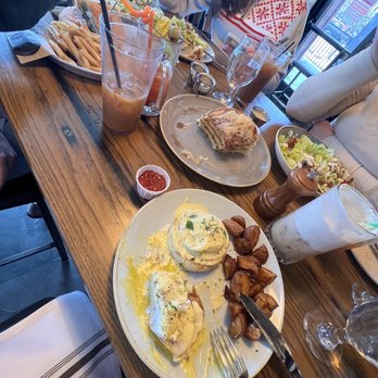 Sam Walker’s - Eggs Benedict - American Near Me - Woburn, Massachusetts