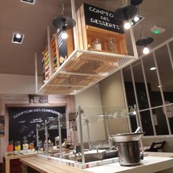 A La Bonne Heure - L'intérieur du restaurant avec le buffet d'entrée
