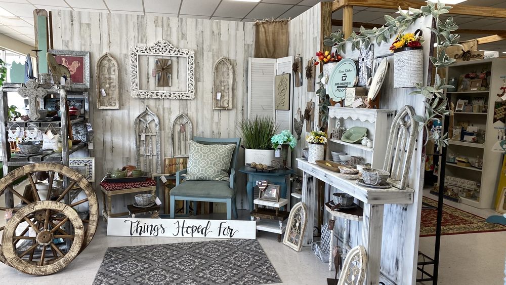 NEW BEGINNINGS Updated September 2024 17 Photos 1614 Simpson Hwy 149, Mendenhall