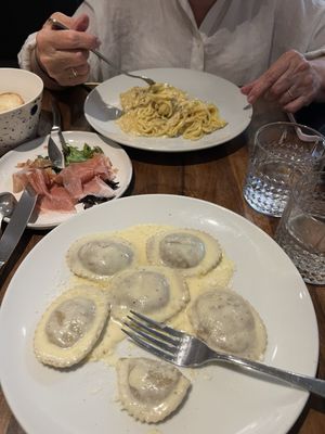 Gino’s Bottega Italiana by null