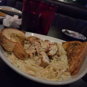 Blue Ox Tavern - Fettuccine Alffedo with  Chicken Breast - American Near Me - Las Vegas, Nevada