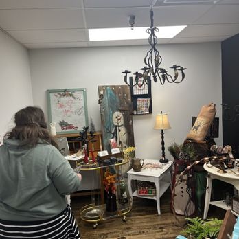 Red Hive Market - Home Decor Near Me - Batavia, Illinois