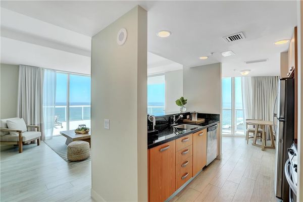 Beach House Fort Lauderdale, a Hilton Resort by null