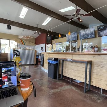 Surfers Point Cafe - Indoor seating and bar - Coffee & Tea Near Me - Ventura, California