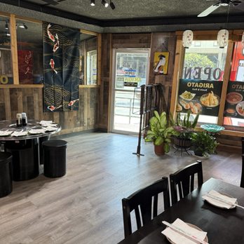 Arigato Cuisine - Sushi Bars Near Me - Wailuku, Hawaii